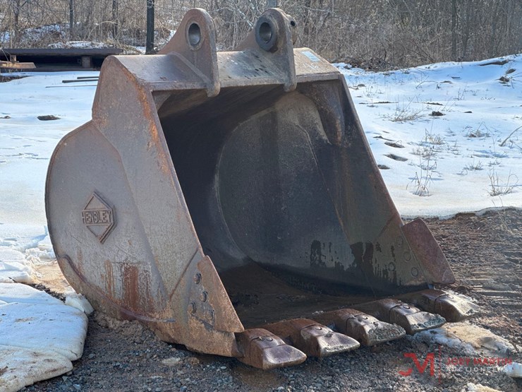 hensley-46"-excavator-tooth-bucket-with-side-cutters-image-1