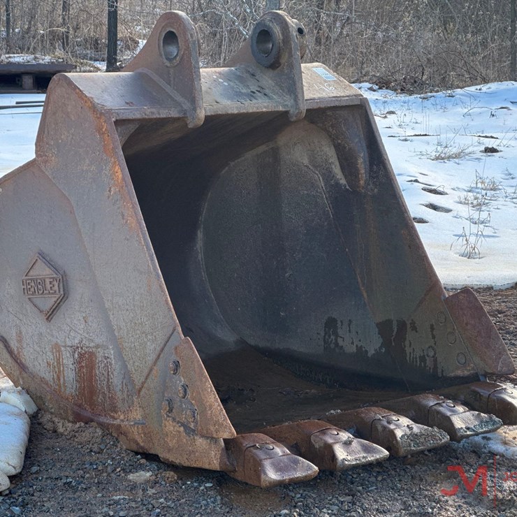 HENSLEY 46" EXCAVATOR TOOTH BUCKET WITH SIDE CUTTERS