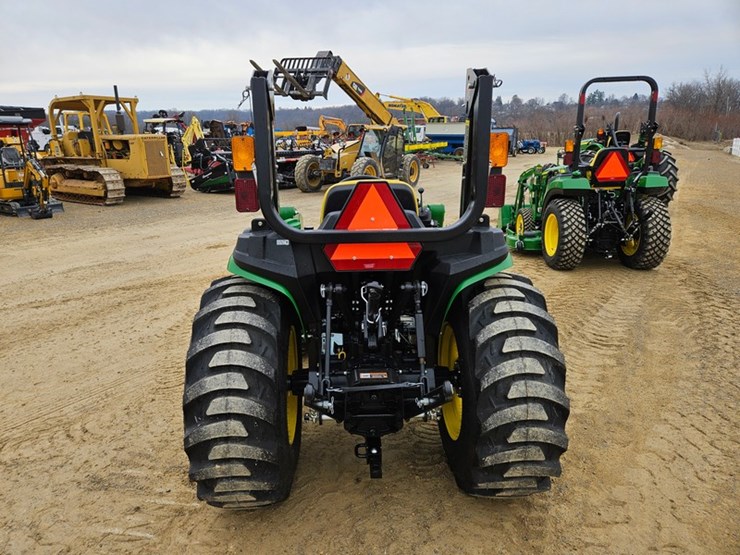 2025-john-deere-3032e-image-4