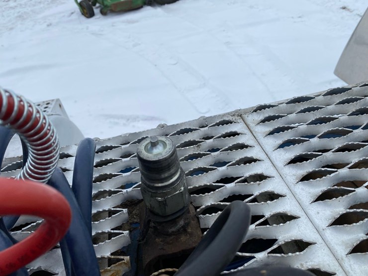 1994-freightliner-day-cab-semi-image-39