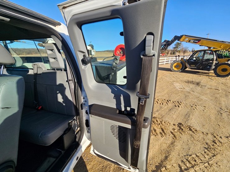 2012-ford-f550-image-36