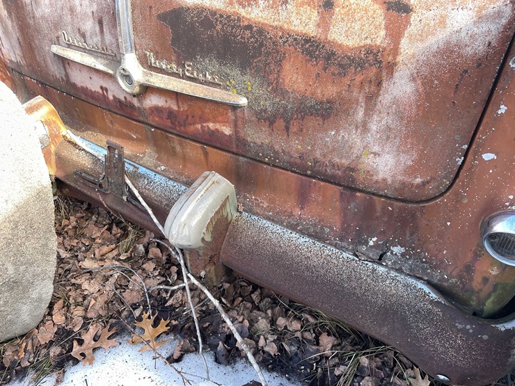 #13026-•-(1)-vintage-truck-and-(2)-vintage-cars-(no-title)-image-95