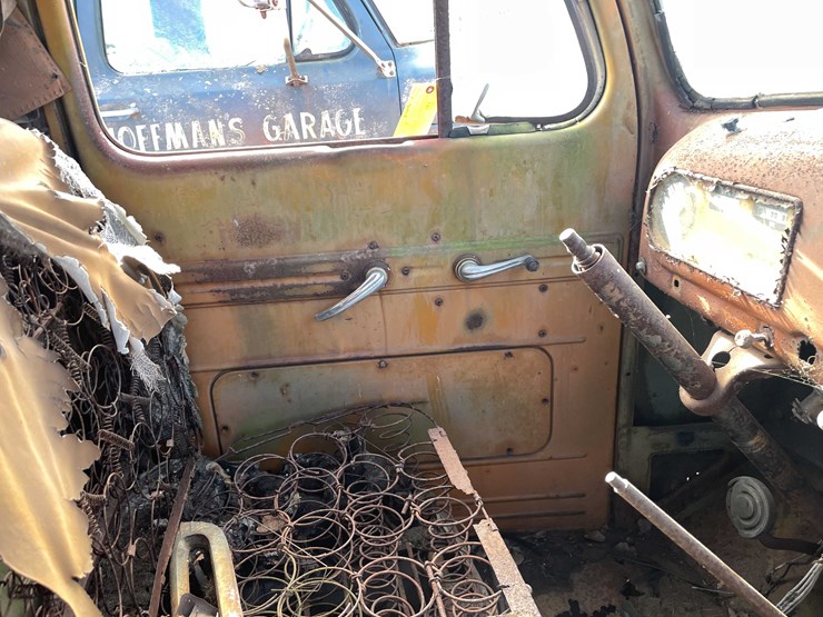 #13026-•-(1)-vintage-truck-and-(2)-vintage-cars-(no-title)-image-59