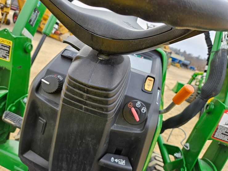 2025-john-deere-1025r-image-37