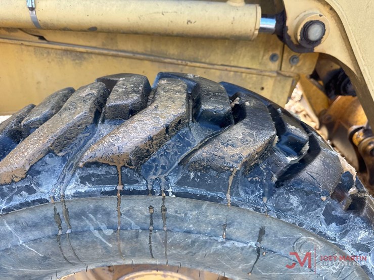 2000-deere-310se-image-21