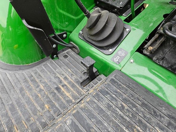 2025-john-deere-5067e-image-40