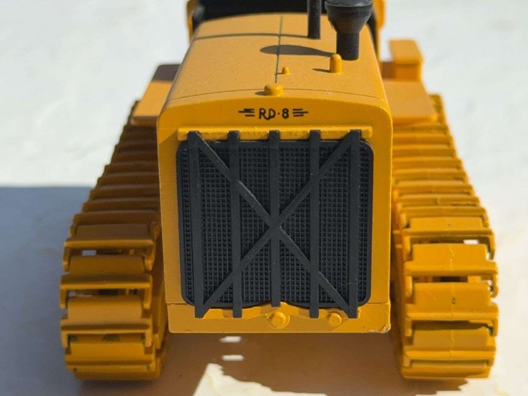 caterpillar-25-image-4