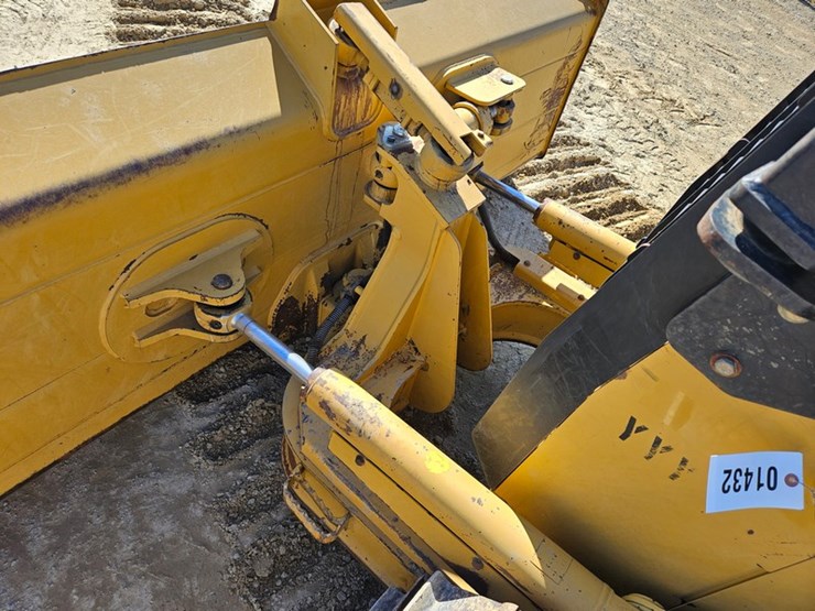 caterpillar-d5k-lgp-image-13