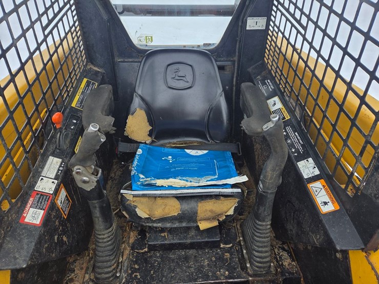 john-deere-317-image-7