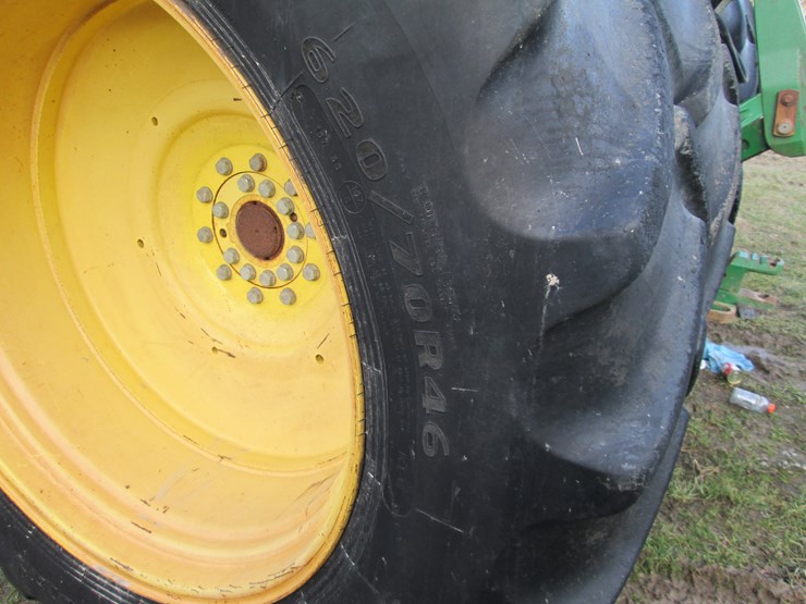 john-deere-8235r-image-6