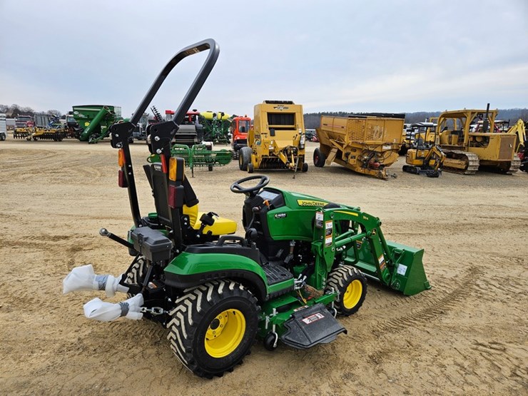 2025-john-deere-1025r-image-5