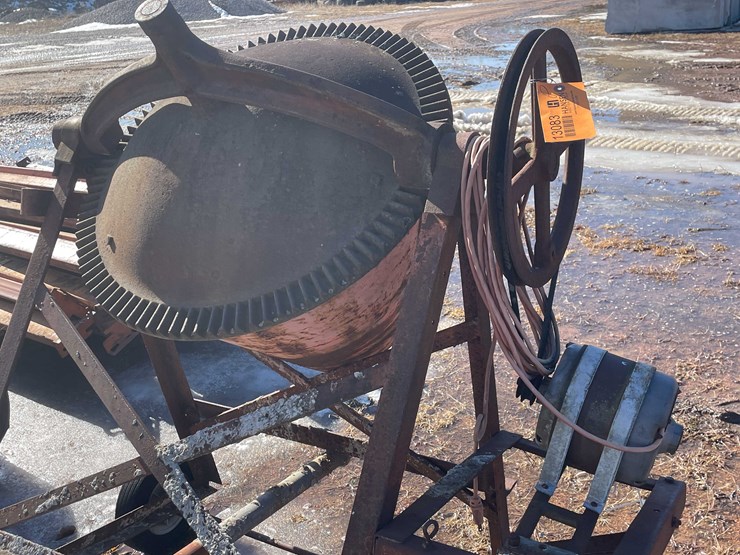 #13083-•-vintage-portable-cement-mixer-image-6