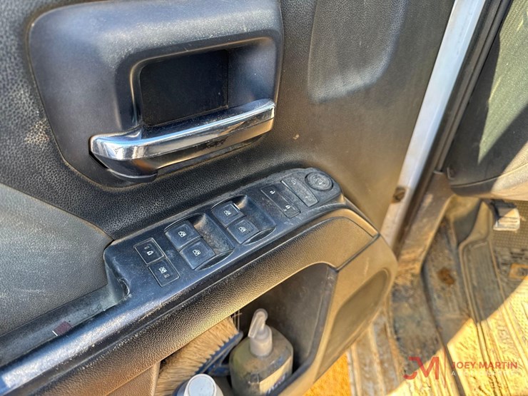 2018-chevrolet-2500-image-5