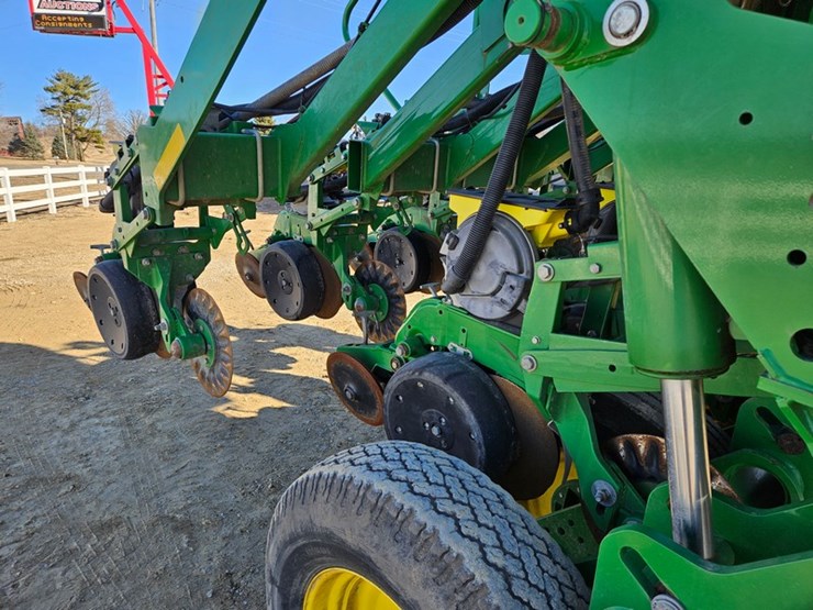 2017-john-deere-1795-image-41