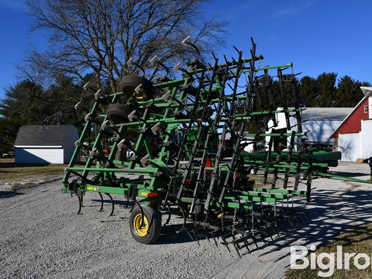 john-deere-32-image-7