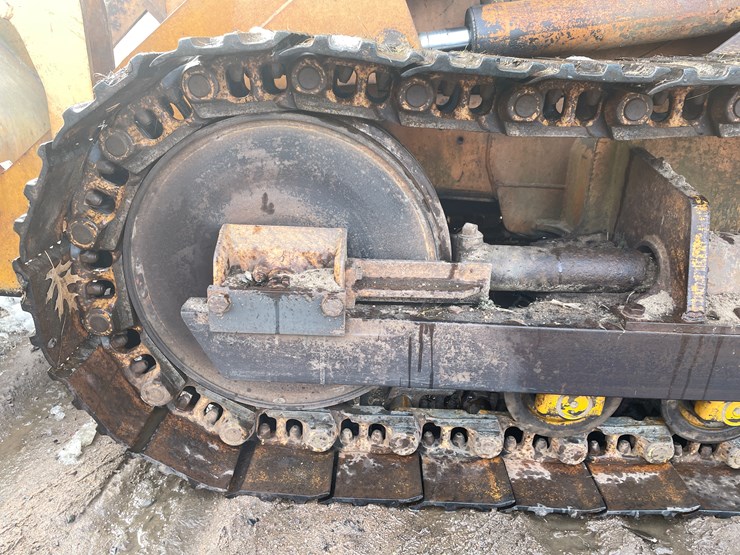 #13009-•-case-8500-crawler-loader-image-12