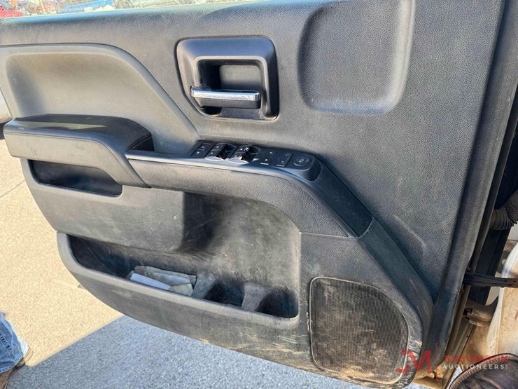 2017-chevrolet-2500-image-41