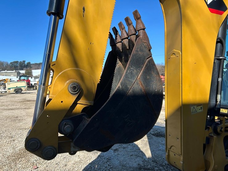 2017-caterpillar-430f2-it-image-12