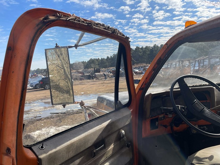 #13018-•-1974-gmc-6500-tractor-(has-wi-title)-image-45