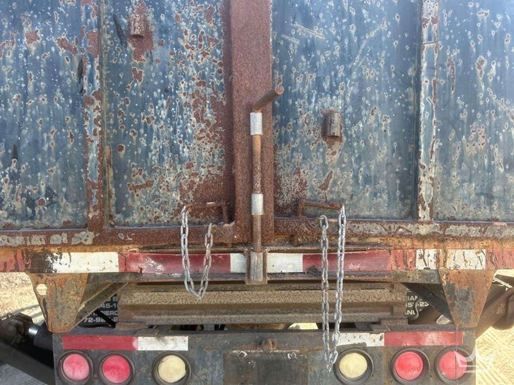 1993-international-4700-crew-cab-landscape-dump-truck-image-23