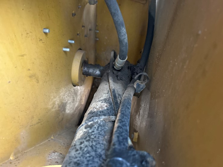 2017-caterpillar-259d-image-18