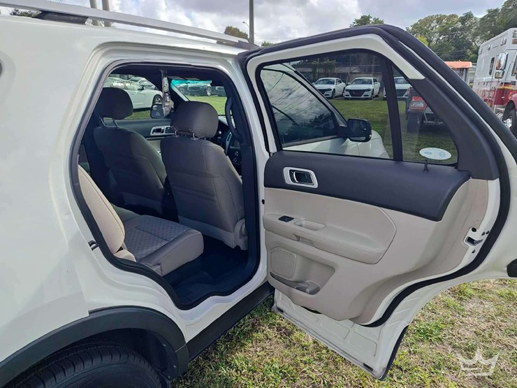 2012-ford-explorer-image-37