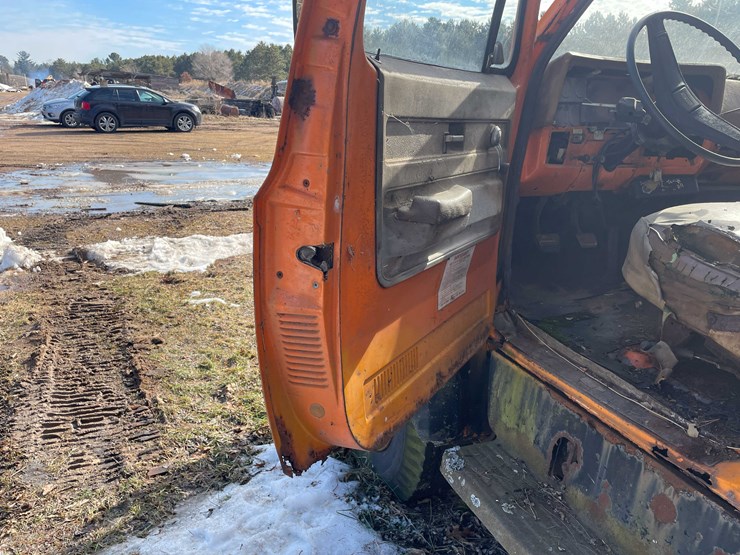 #13018-•-1974-gmc-6500-tractor-(has-wi-title)-image-44