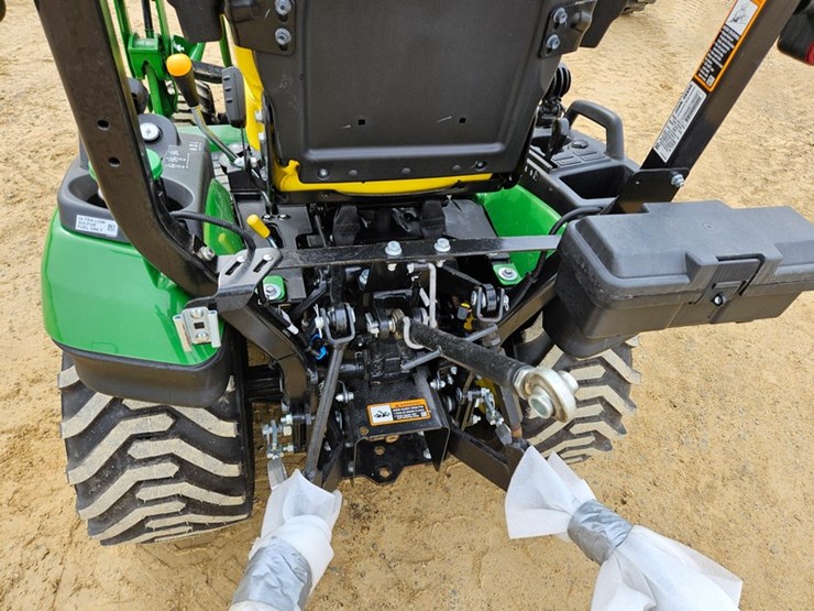 2025-john-deere-1025r-image-24