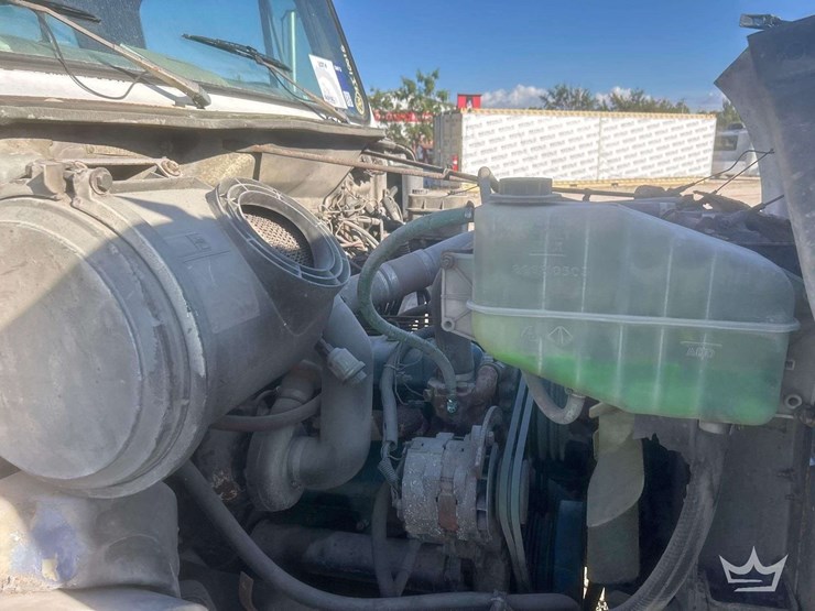 1993-international-4700-crew-cab-landscape-dump-truck-image-8