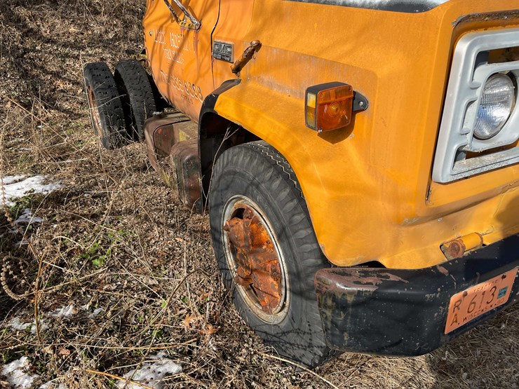 #13018-•-1974-gmc-6500-tractor-(has-wi-title)-image-22