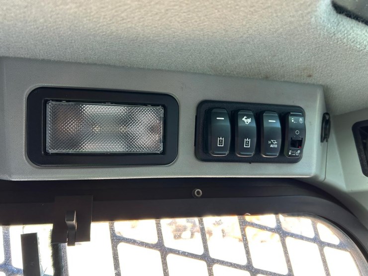 2022-caterpillar-262d3-image-25