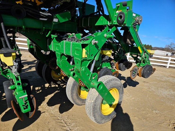 2017-john-deere-1795-image-28