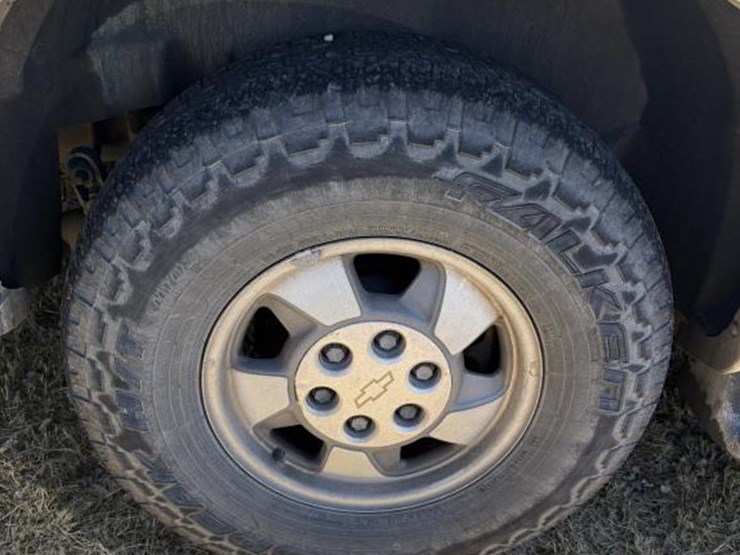 2002-chevrolet-suburban-image-5