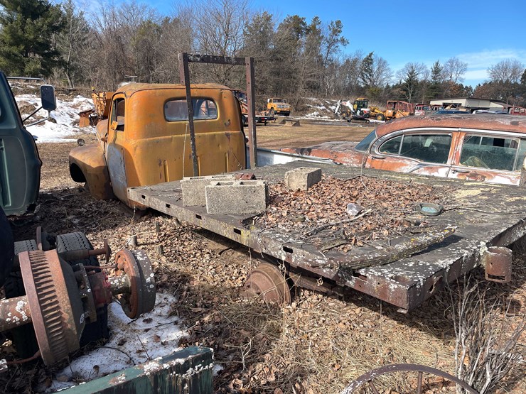 #13026-•-(1)-vintage-truck-and-(2)-vintage-cars-(no-title)-image-7