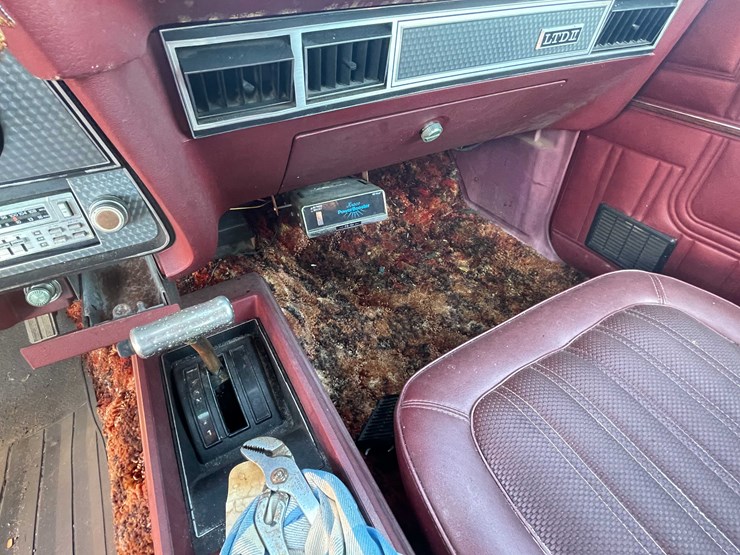 #13066-•-1977-ford-ltdll-(no-title)-image-44