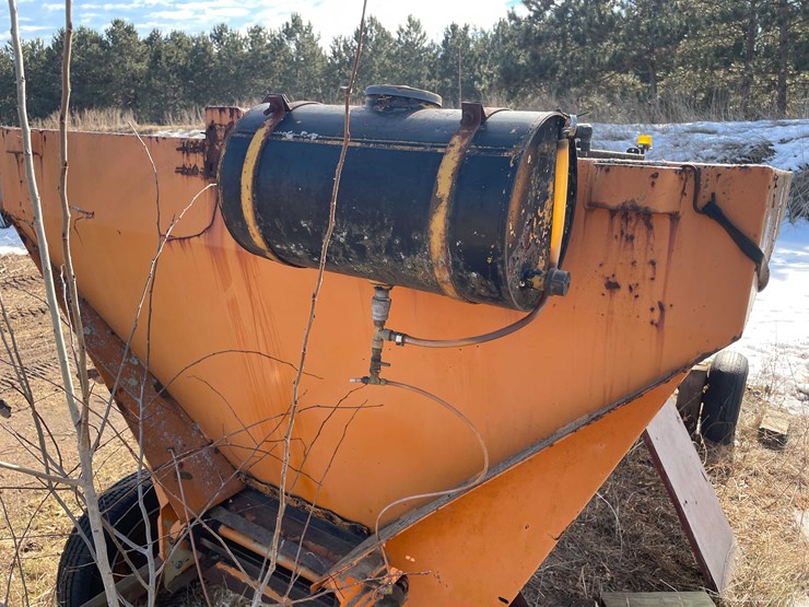 #13023-•-henderson-chief-spreader-image-34