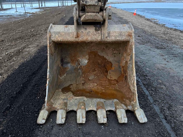 2018-komatsu-pc210-lc-11-image-10