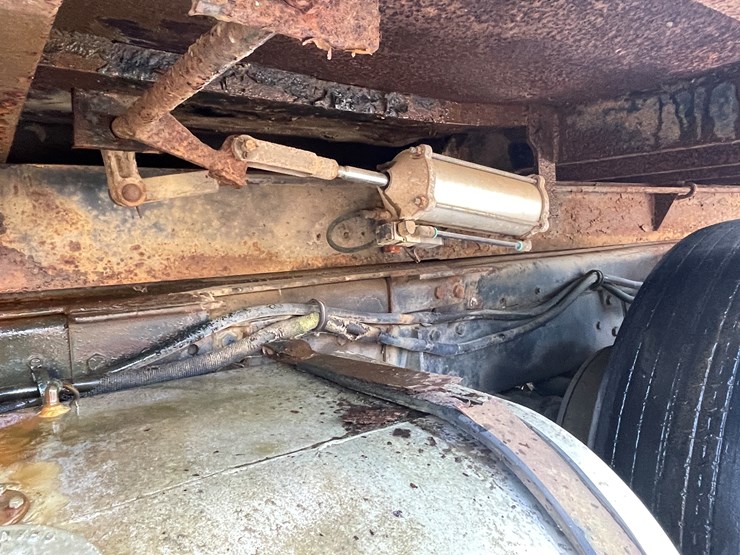 #13013-•-1977-ford-dump-truck-(has-wi-title)-image-24