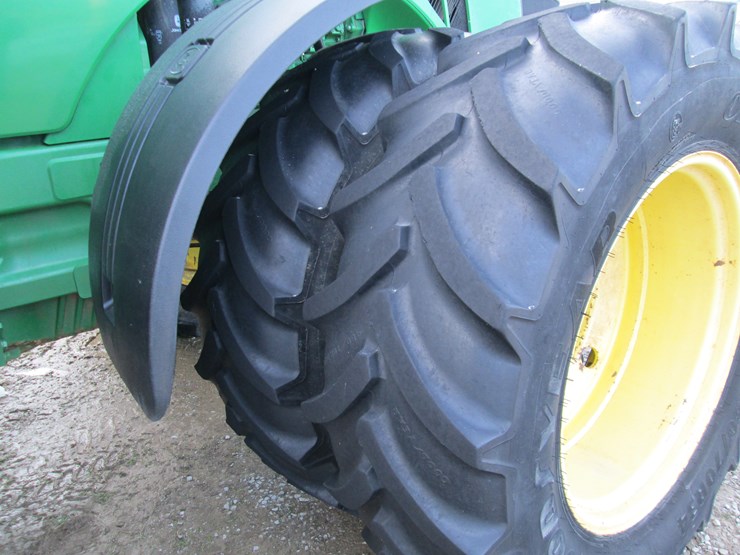 john-deere-8235r-image-11