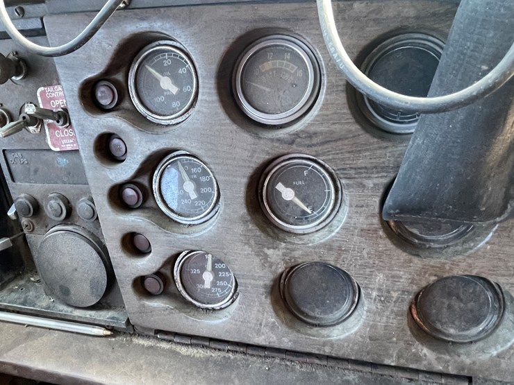 #13013-•-1977-ford-dump-truck-(has-wi-title)-image-39