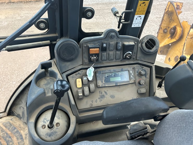 2011-deere-310sj-image-54