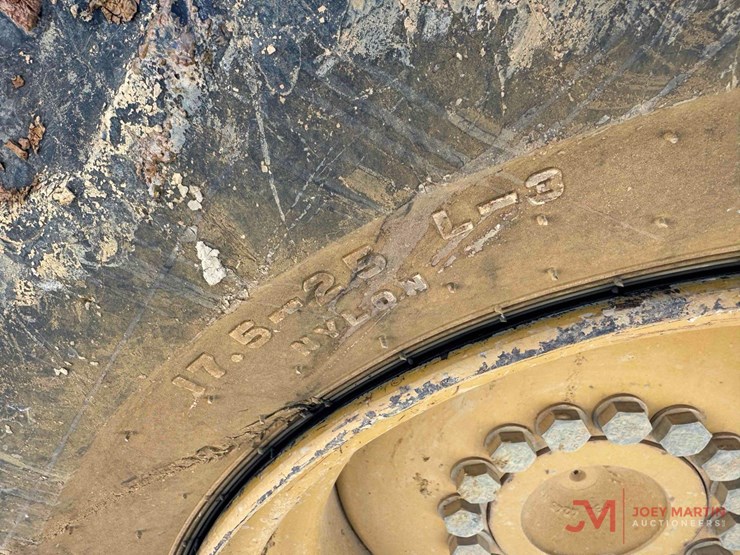 caterpillar-930g-image-13