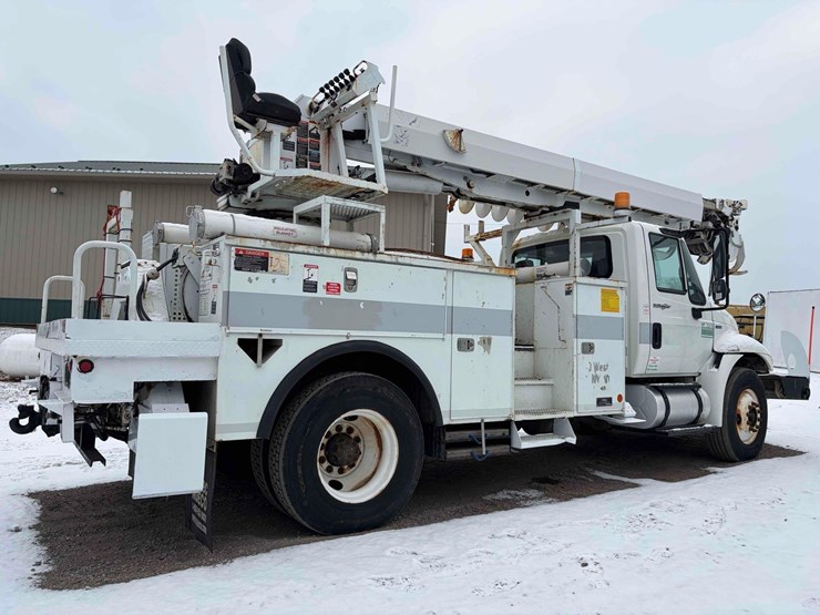 2011-international-digger-derrick-truck-image-3