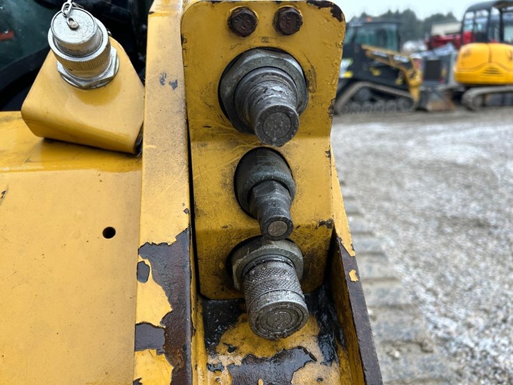 2019-caterpillar-279d3-image-10