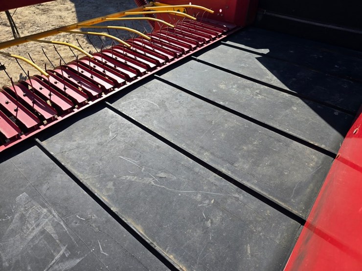 new-holland-166-image-16