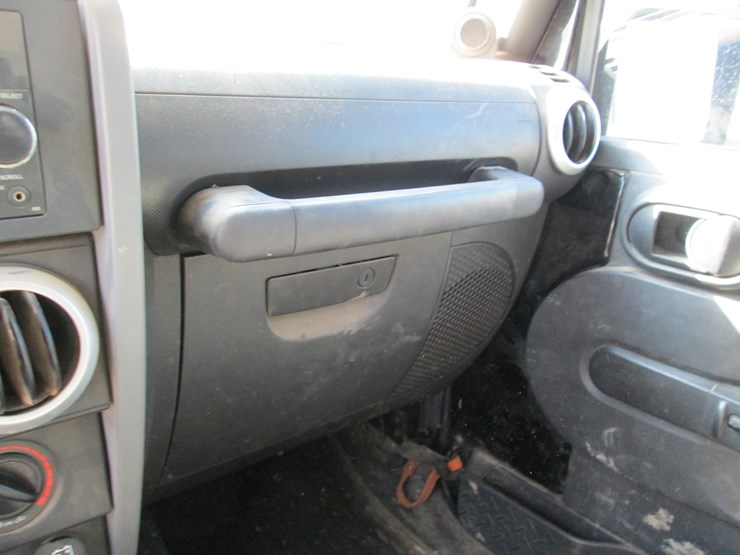 2010-jeep-wrangler-image-32