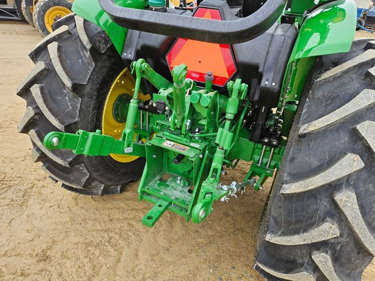 2025-john-deere-5067e-image-15