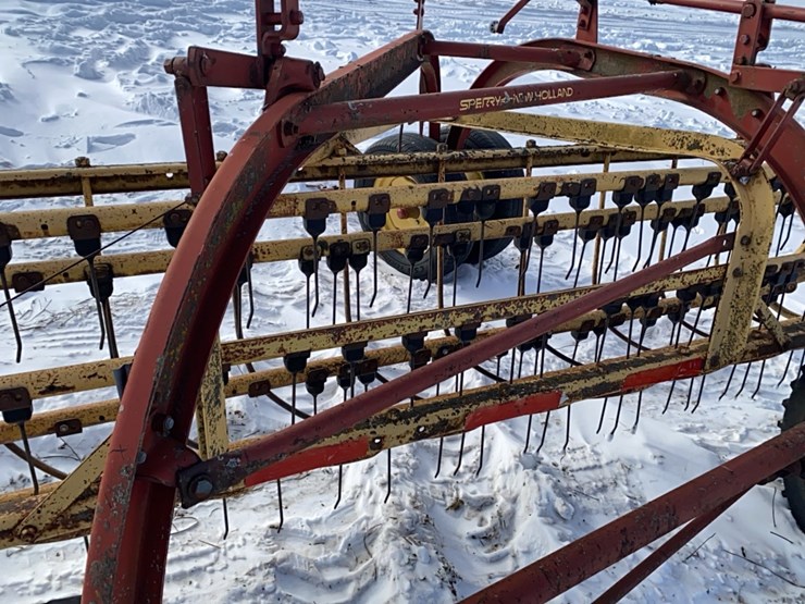 new-holland-258-image-13