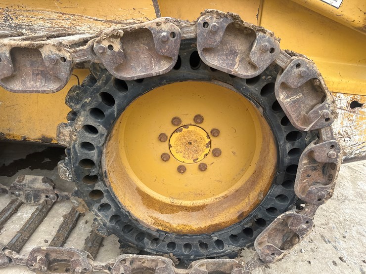 deere-325-image-40