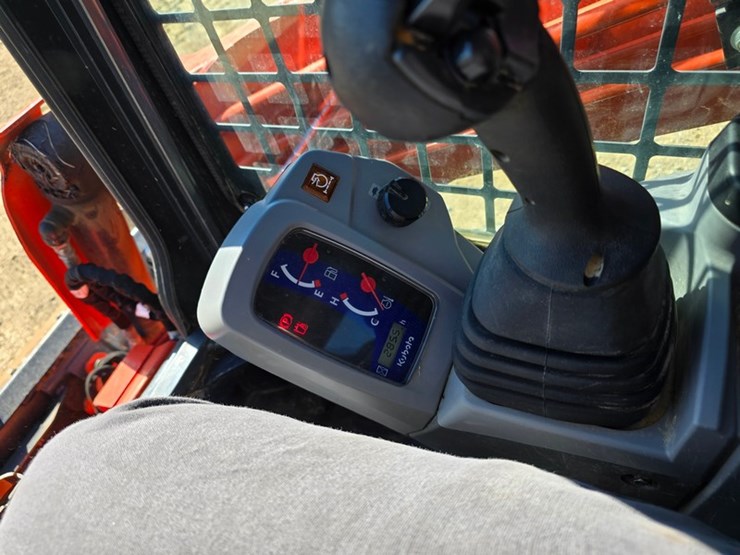 kubota-svl75-2-image-19